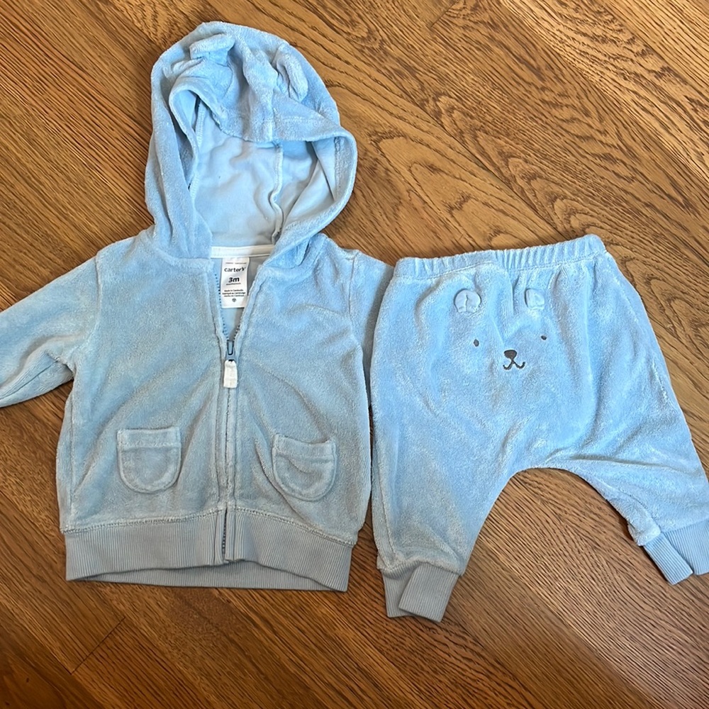 Set of 2 - Matching Pants + Zip Up Sweatshirt from Carters. Size 0-3 Months